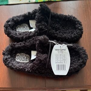 Hey Dude women’s Cozy Black Slippers